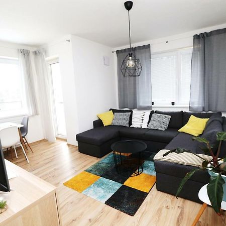 Samorin - Apartment In The Center - Private Parking - Klimatizacia Екстериор снимка