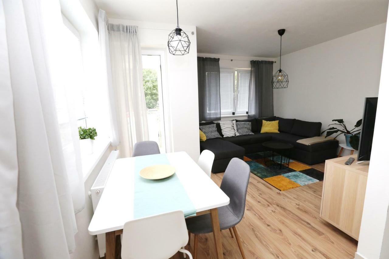 Samorin - Apartment In The Center - Private Parking - Klimatizacia Екстериор снимка