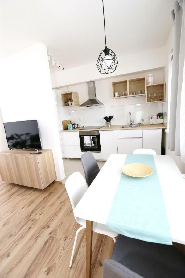 Samorin - Apartment In The Center - Private Parking - Klimatizacia Екстериор снимка