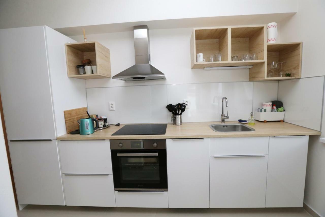 Samorin - Apartment In The Center - Private Parking - Klimatizacia Екстериор снимка