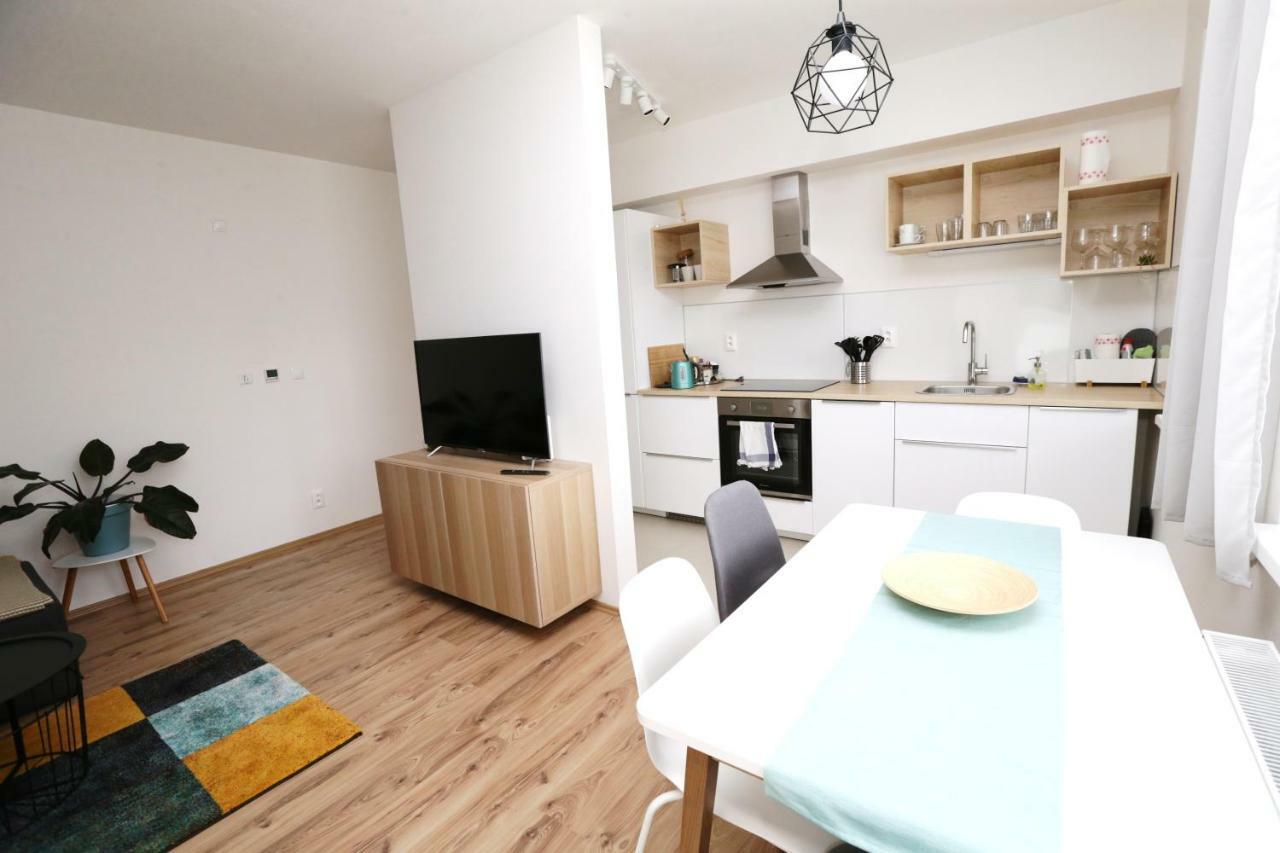 Samorin - Apartment In The Center - Private Parking - Klimatizacia Екстериор снимка