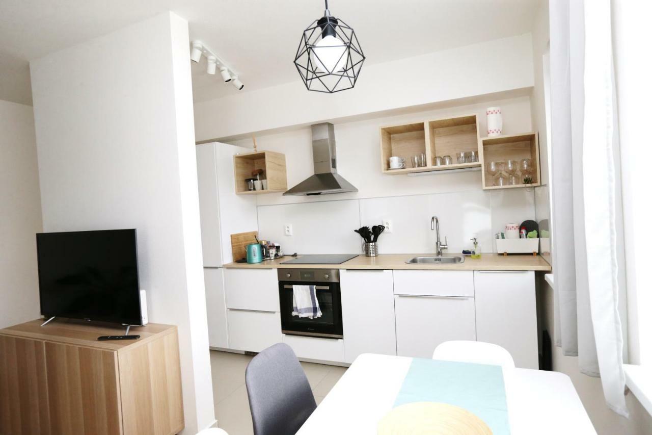 Samorin - Apartment In The Center - Private Parking - Klimatizacia Екстериор снимка