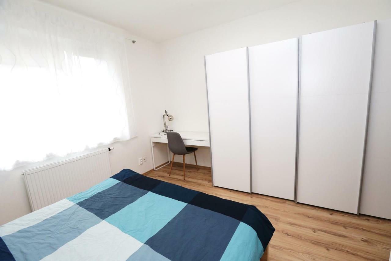 Samorin - Apartment In The Center - Private Parking - Klimatizacia Екстериор снимка